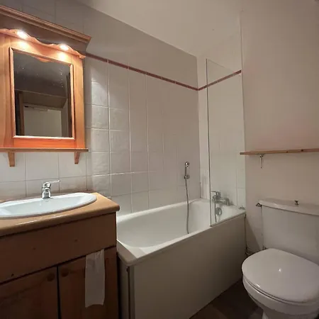 Apartment Pour 6 Pers Au Pied Des Pistes Avec Balcon - Plagne Centre - Fr-1-351-61 La Plagne